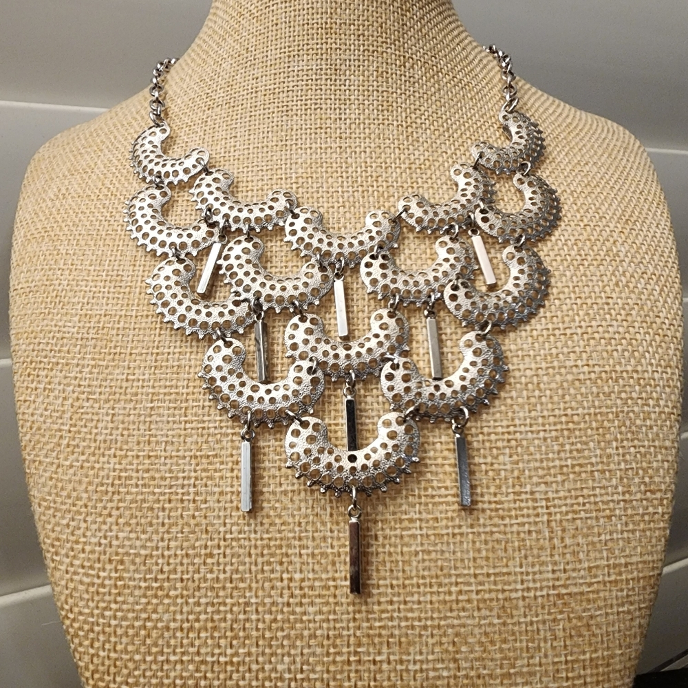 Sarah Coventry Vintage "Charisma" Silver Tone Bib Statement Choker Necklace